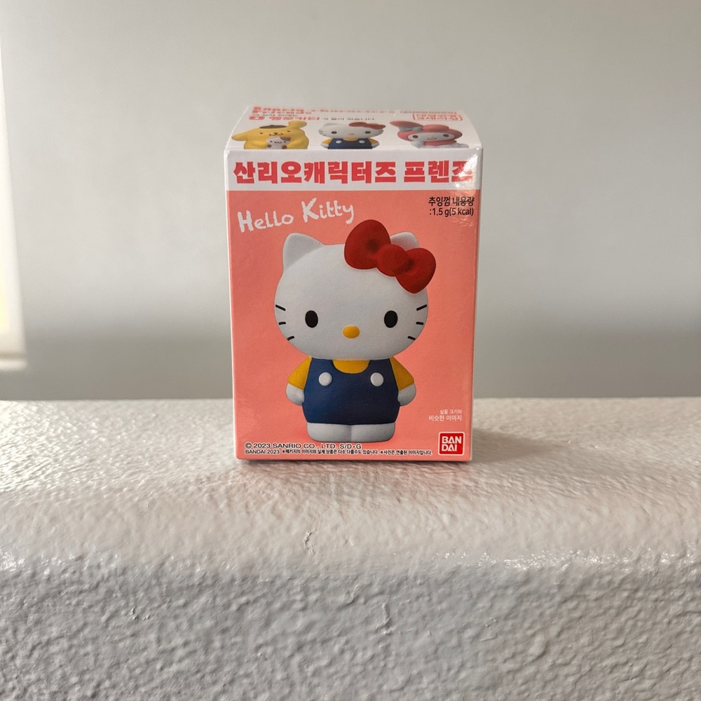 Sanrio Characters Friends Hello Kitty figure with chewing gum.